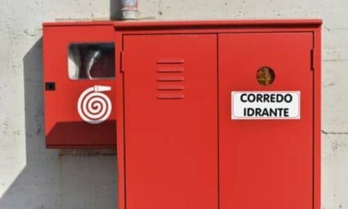 Il monitoraggio avviene mediante ispezioni, analisi, test, misurazioni, revisioni e verifiche volti a garantire la conformità dei prodotti